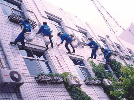 外墙保洁的方式有哪些 进行外墙保洁要注意什么 外墙保洁的方式有哪些 进行外墙保洁要注意什么